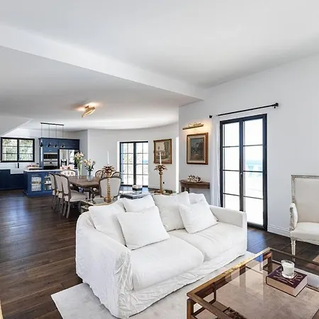 Beautiful 4 Bedrooms With Pool And Garden *