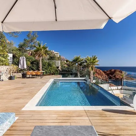 Beautiful 4 Bedrooms With Pool And Garden *