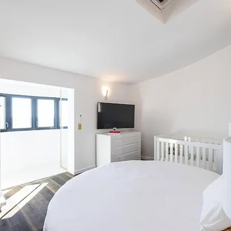 Вилла Beautiful 4 Bedrooms With Pool And Garden *