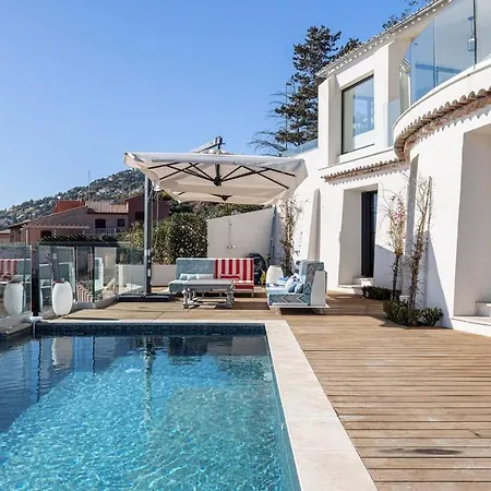 Beautiful 4 Bedrooms With Pool And Garden * Сен-Рафаэль