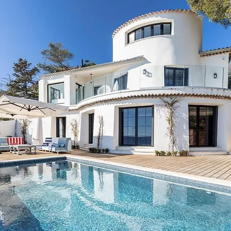 Beautiful 4 Bedrooms With Pool And Garden * Сен-Рафаэль