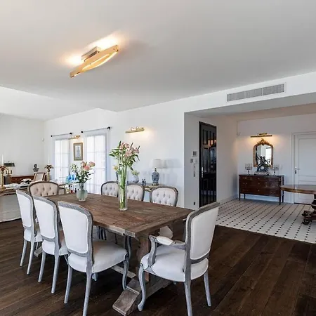 Beautiful 4 Bedrooms With Pool And Garden *
